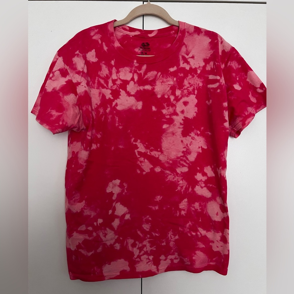 Men’s bleached tie-dye tee